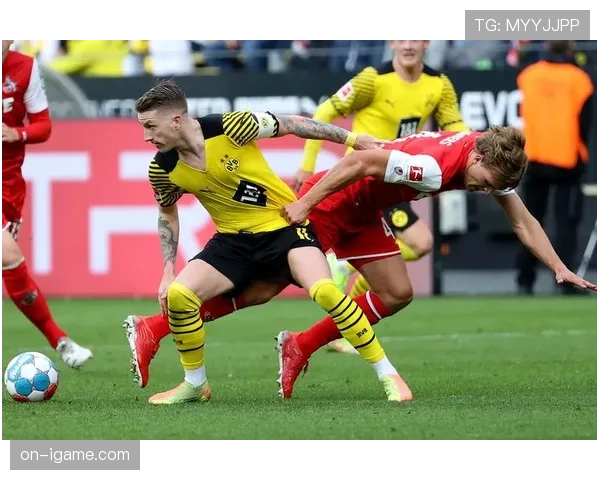 拜仁边路与半空间施压战术冲击柏林联合防线